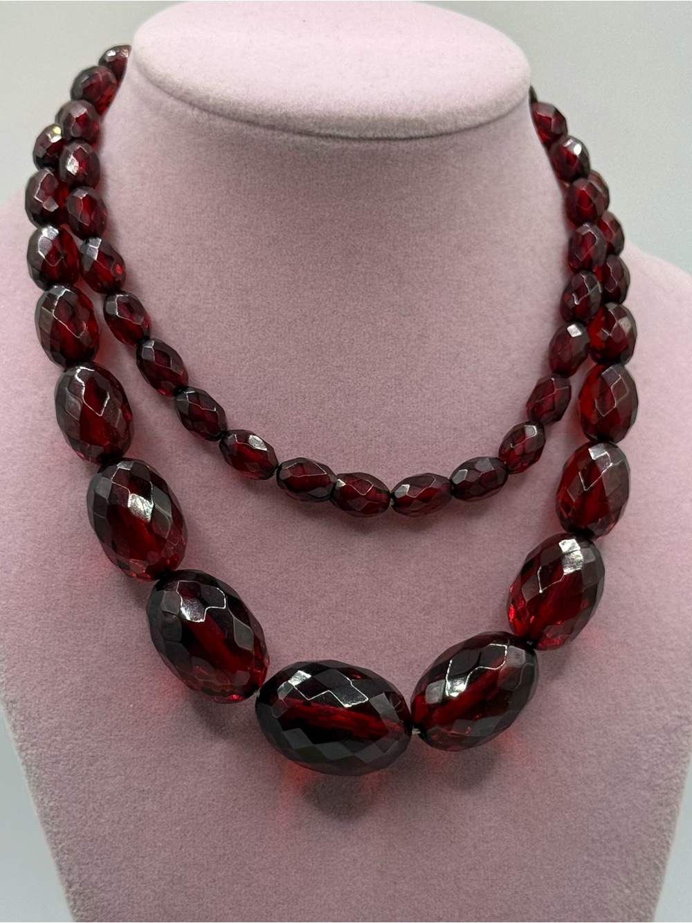 Antique Art Deco cherry bakelite Elegant graduated Faceted Beaded Necklace